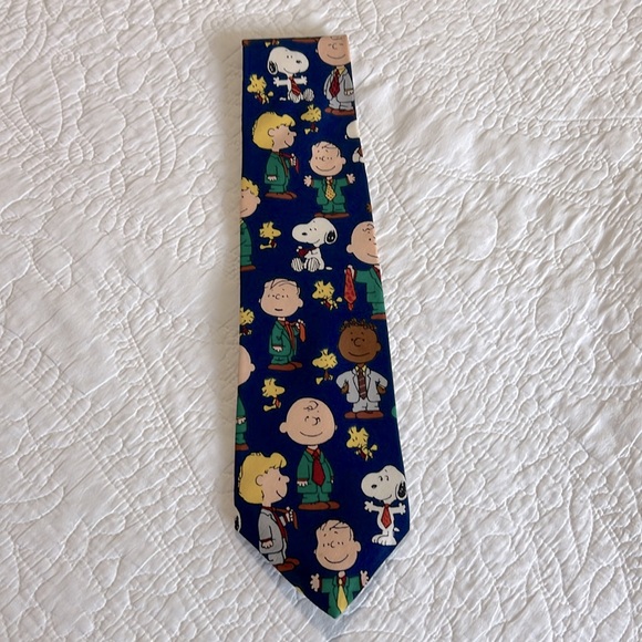 Vintage PEANUTS 100% silk Snoopy neck tie. - Picture 2 of 5